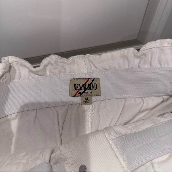 Super High Rise White Shorts Size Medium - Picture 5 of 8